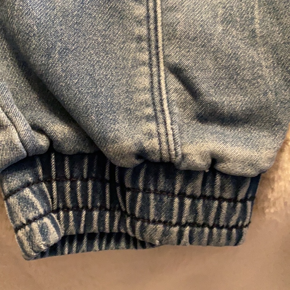Levi’s - Picture 2 of 5